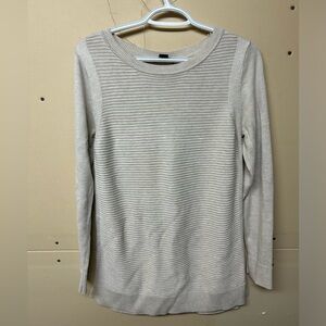 2/$20❤️- SWEATER | Women’s Dalia shirt size small